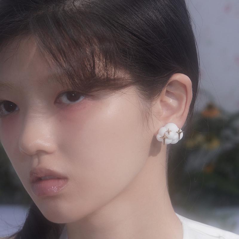 Silver Needle Fun And Cute Four-pointed Nebula Earrings
