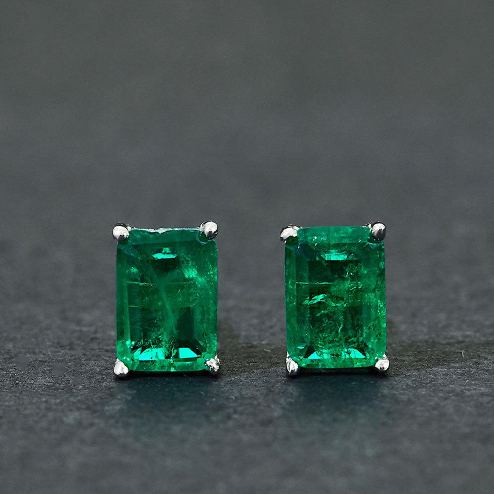 Hot Sale S925 Sterling Silver Emerald Stud Earrings
