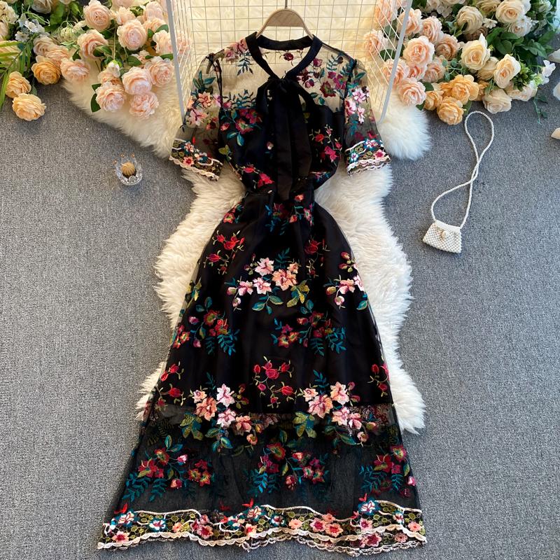 Niche Hepburn Style New Bow-neck Short-sleeved Dress