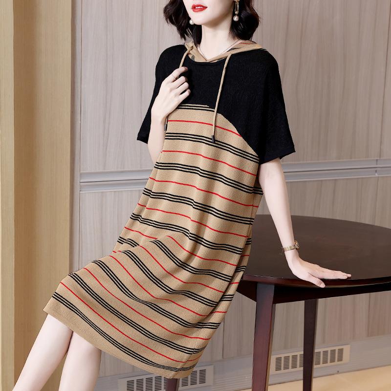 Striped Temperament Mom Large Size Hooded Skirt