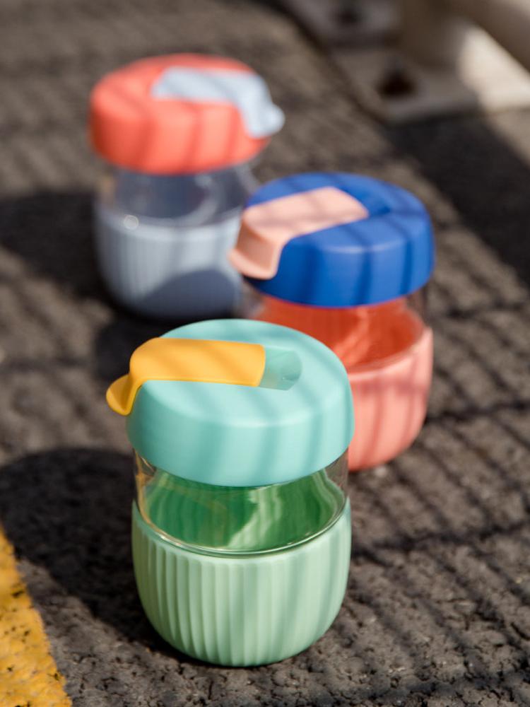 Simple Hand-held Glass Coffee Cup Sealed High-value Water Cup With Lid