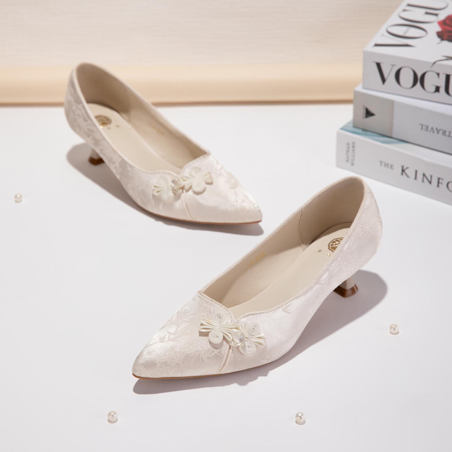 White Black Jacquard Pointed Toe Kitten Heel Pumps, Elegant Floral Accent Women's Dress Shoes  Ivory Black Wedding & Party Pumps