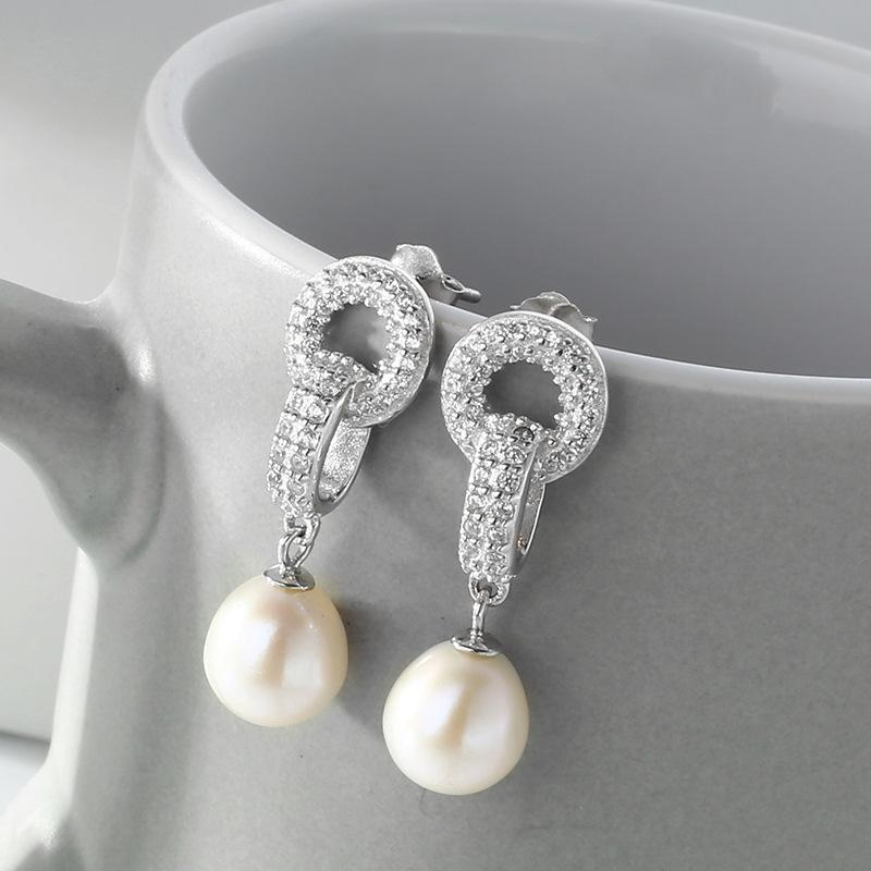 Women's Retro Fashion Sterling Silver Pearl Earrings