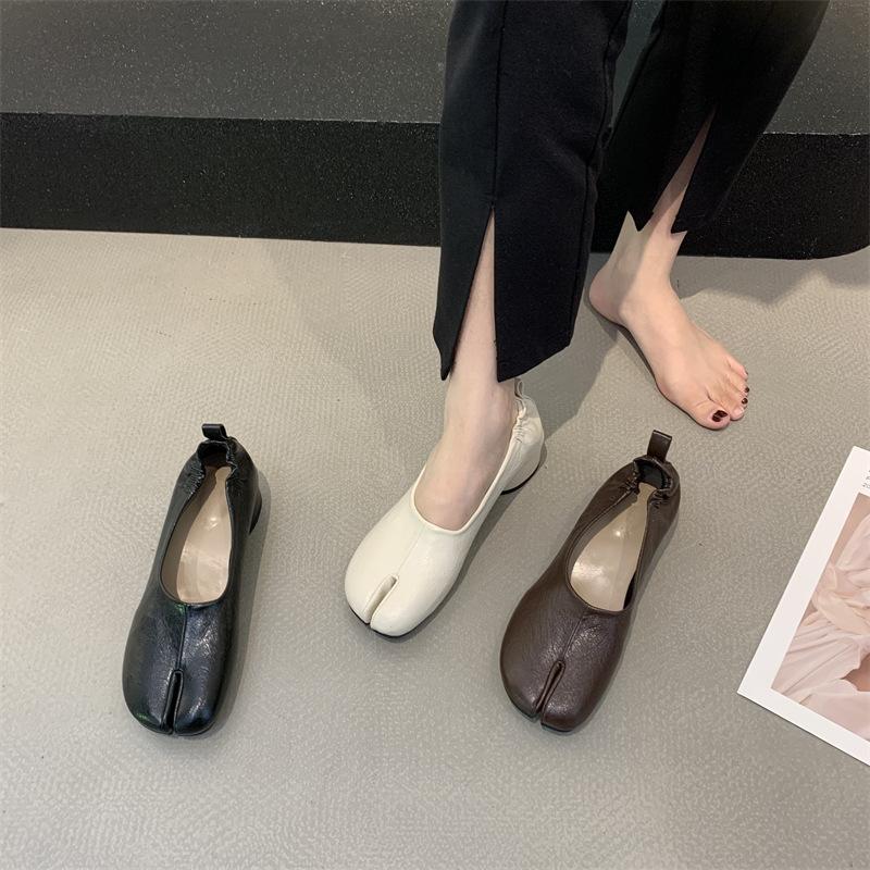 Women's Simple Split Toe Horseshoe Peas Chunky Heel Pumps