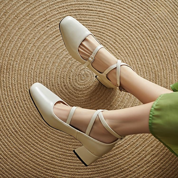 British-style Square-toe Mid-heel Buckle-toe Women's Pumps