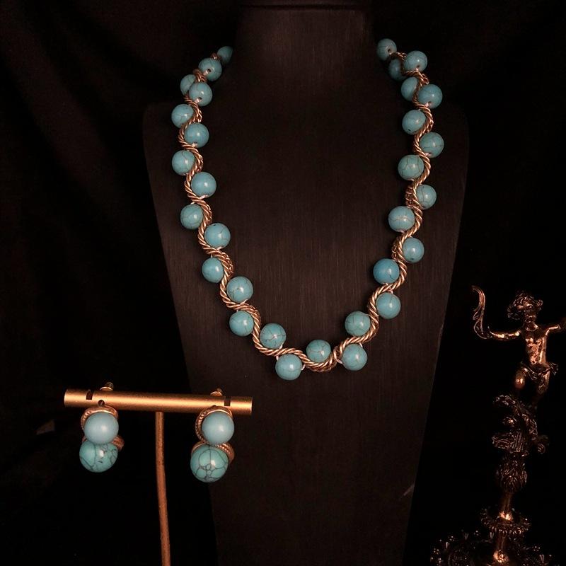 Ornament Distressed Gold Hand-woven Turquoise Short Necklace Ear Stud