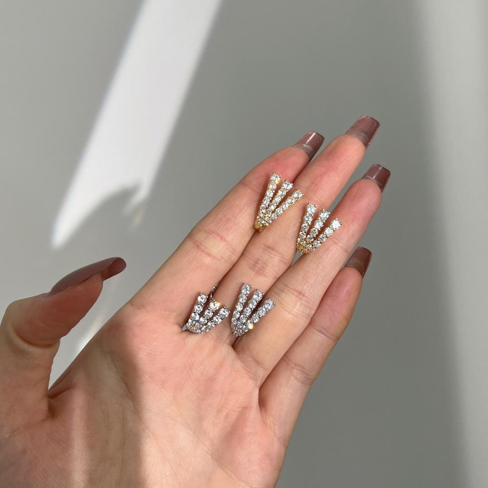 Three-claw Design Fashion Business Female Earrings
