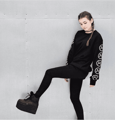 Japan's Retro fall new men's sweater, round neck pullover, student long sleeved T-shirt, fashion jacket, men's wear.